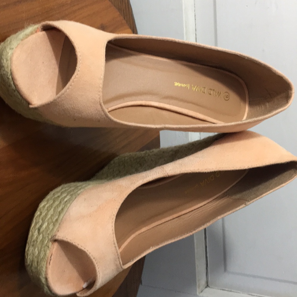 Wild Diva lounge size 9 wedges